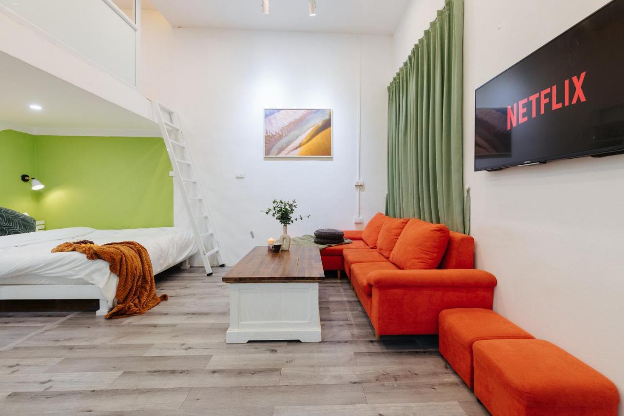Economy & Premium With Large Groups, Central Location Apartment