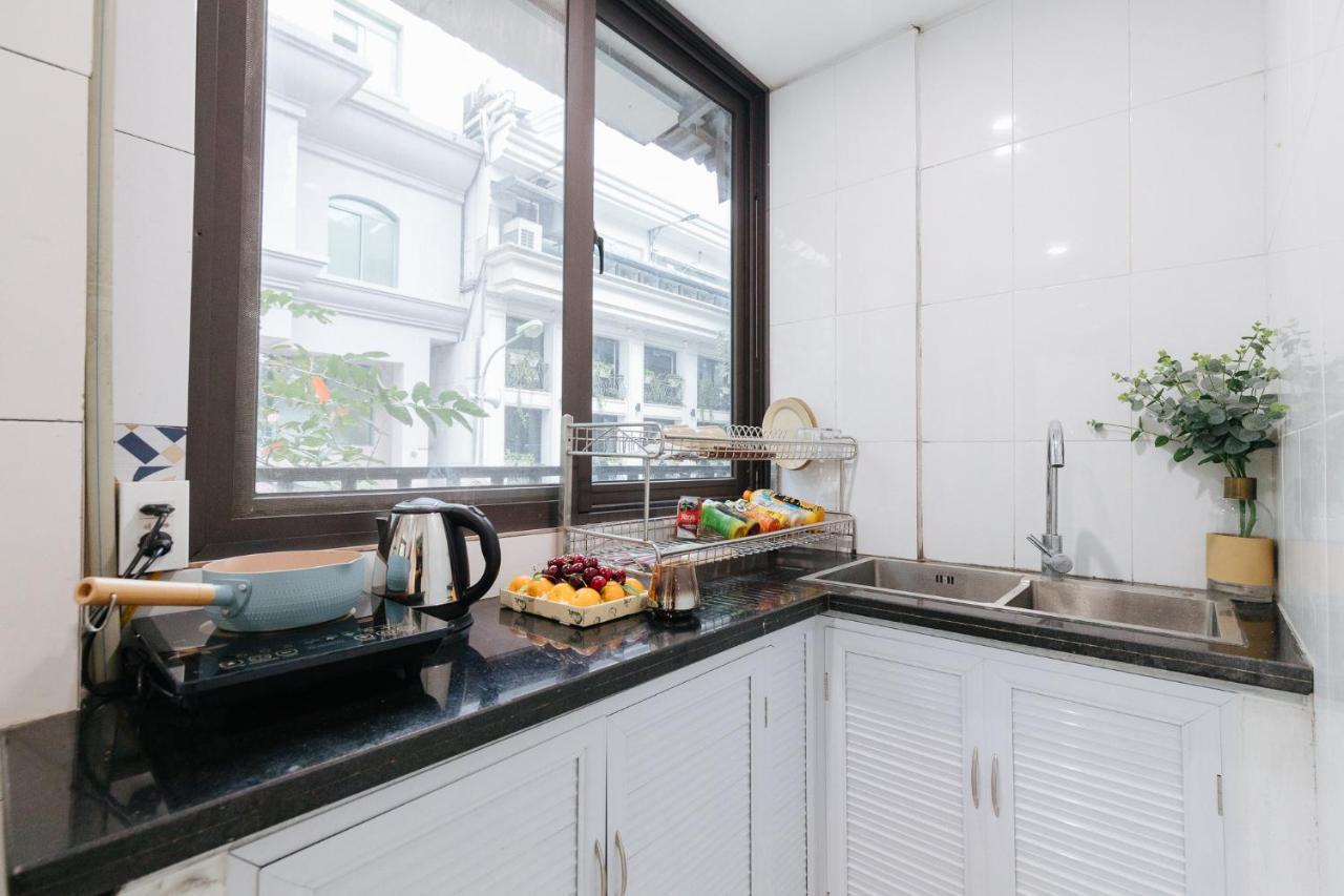 Economy & Premium With Large Groups, Central Location Apartment